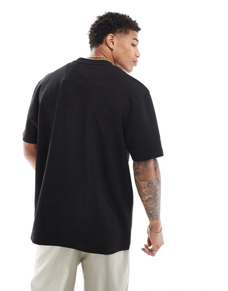 Threadbare Threadbare relaxed fit t-shirt in black textured sripe 4