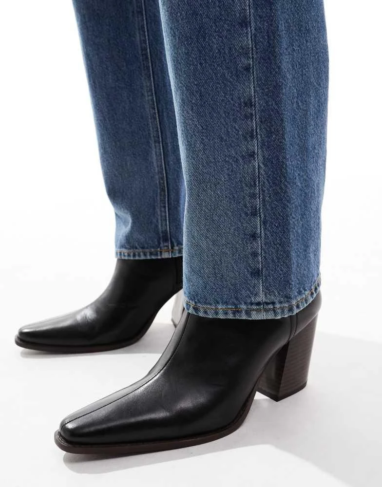 ASOS ASOS DESIGN heeled chelsea boot in black leather with natural sole 1