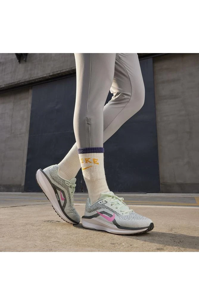 NIKE Air Winflo 11 Running Shoe 10