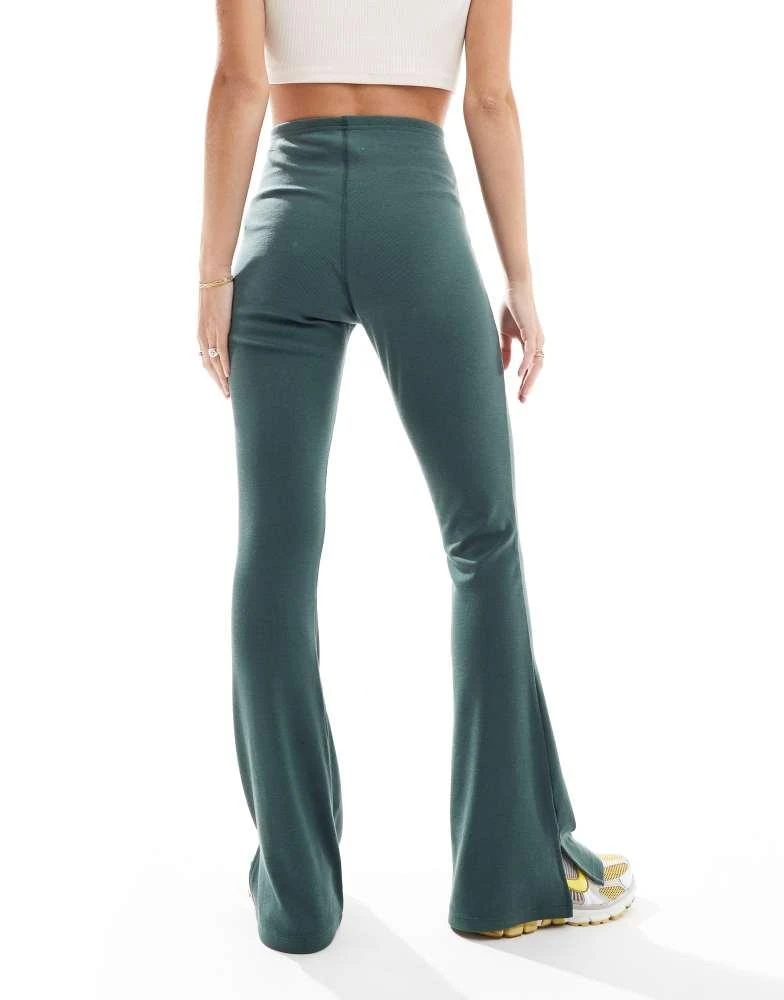 NIKE Nike Trend flare leggings in vintage green 4