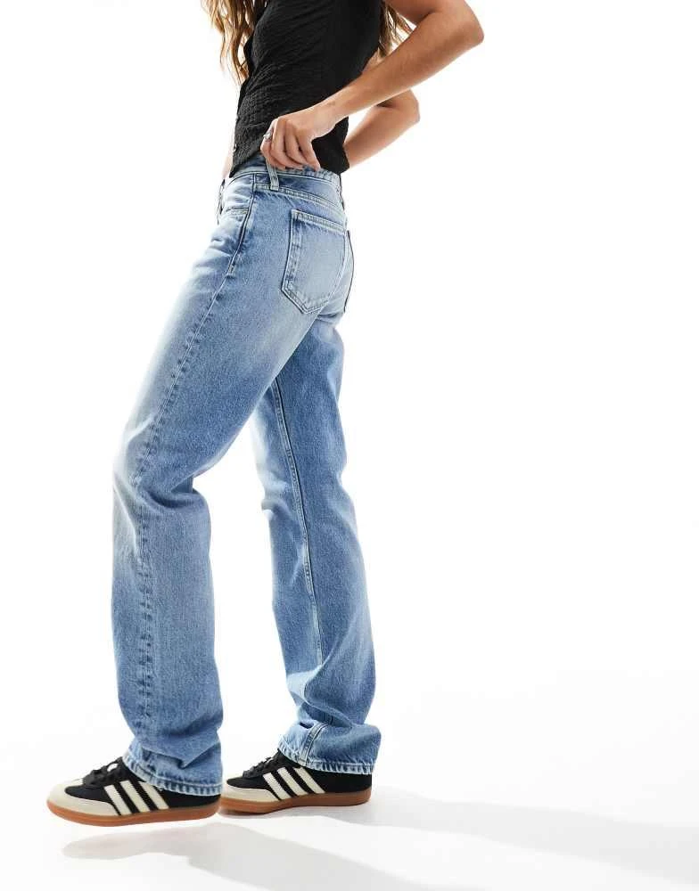 Calvin Klein Calvin Klein Jeans low rise straight leg jeans in light wash 5
