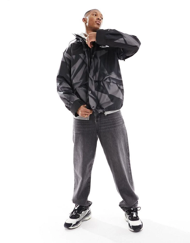 The North Face The North Face 86 Retro Mountain jacket in light grey print 2