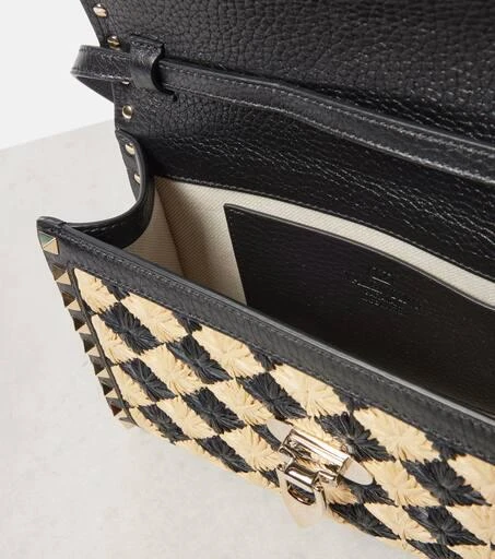 Valentino Rockstud Small raffia-effect shoulder bag 3