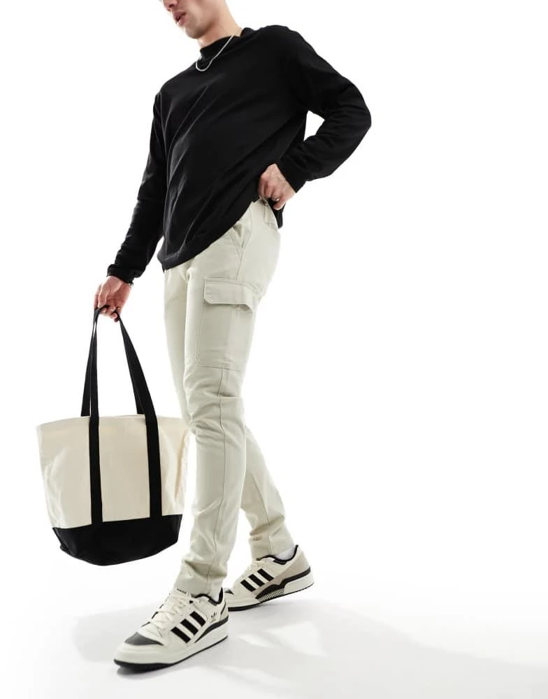 ASOS ASOS DESIGN skinny cargo trousers in stone 1