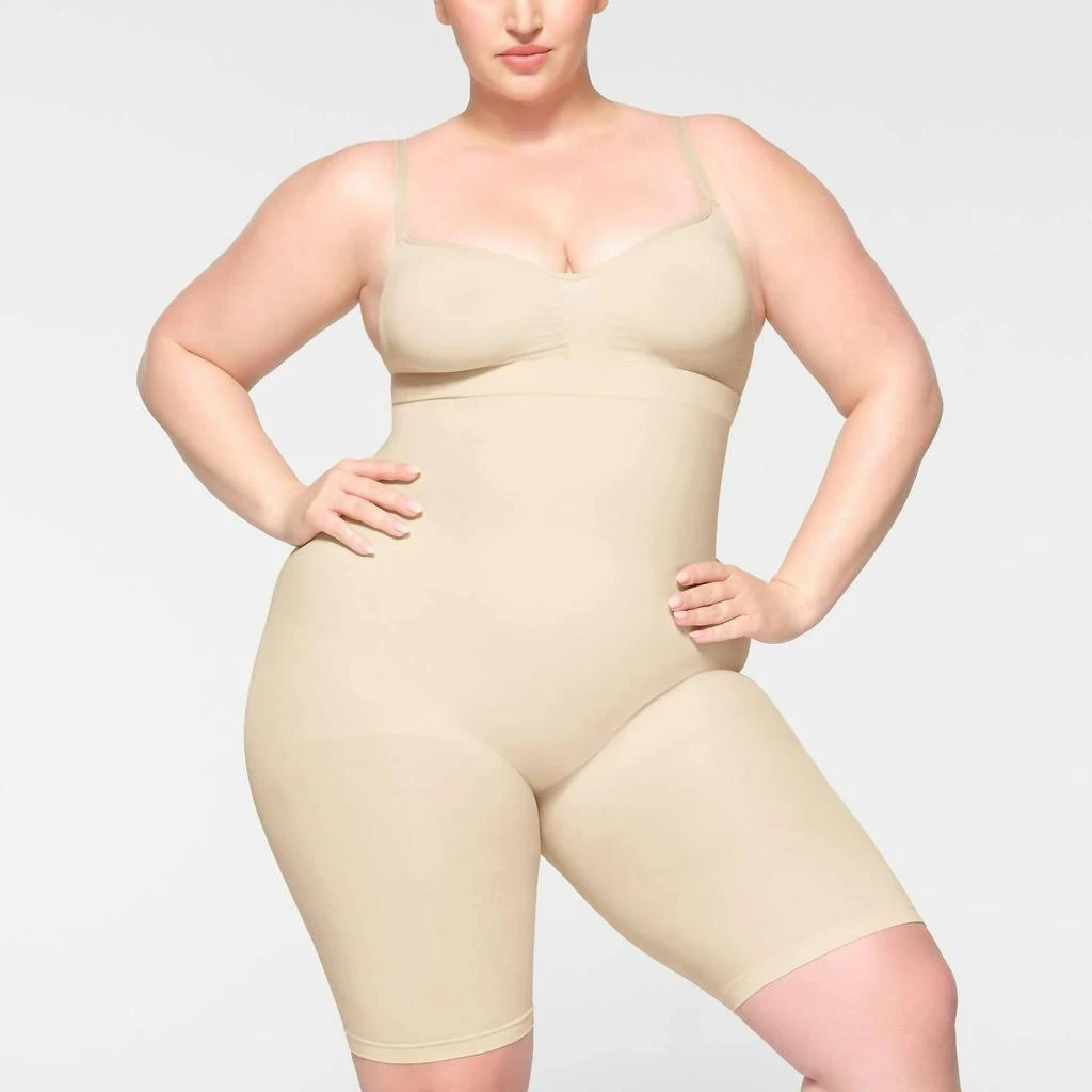 SKIMS Skims - Hight Waist Above The Knee Short 1