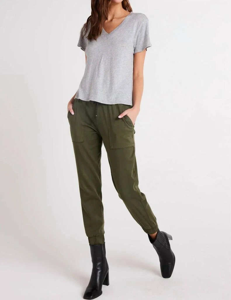 Bella Dahl Pocket Drawstring Jogger In Italian Herb 4