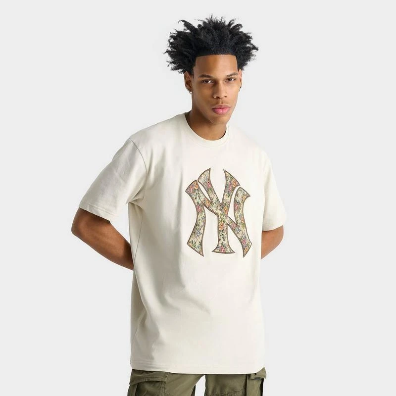 New Era Men's New Era New York Yankees MLB Upholstery Logo T-Shirt 1