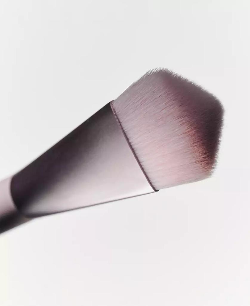 Kylie Cosmetics Skin Tint Brush