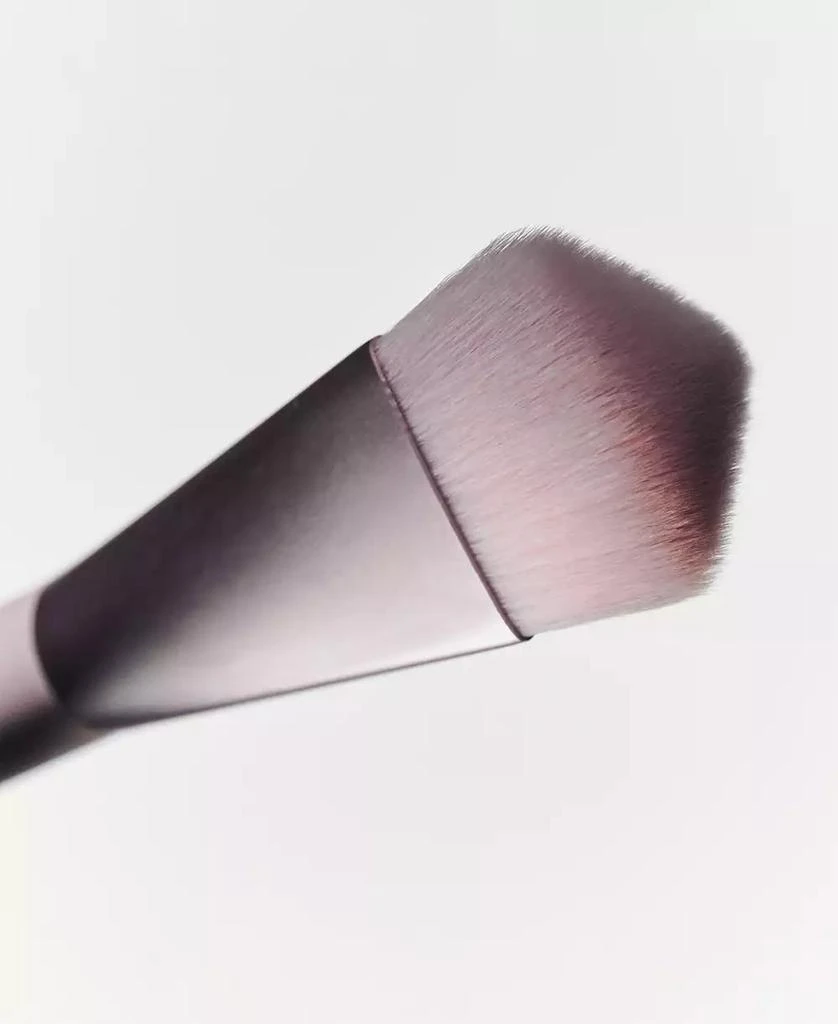 Kylie Cosmetics Skin Tint Brush 2