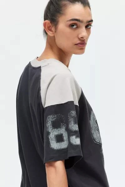 Urban Outfitters 89 V-Neck Boxy Graphic Tee 4