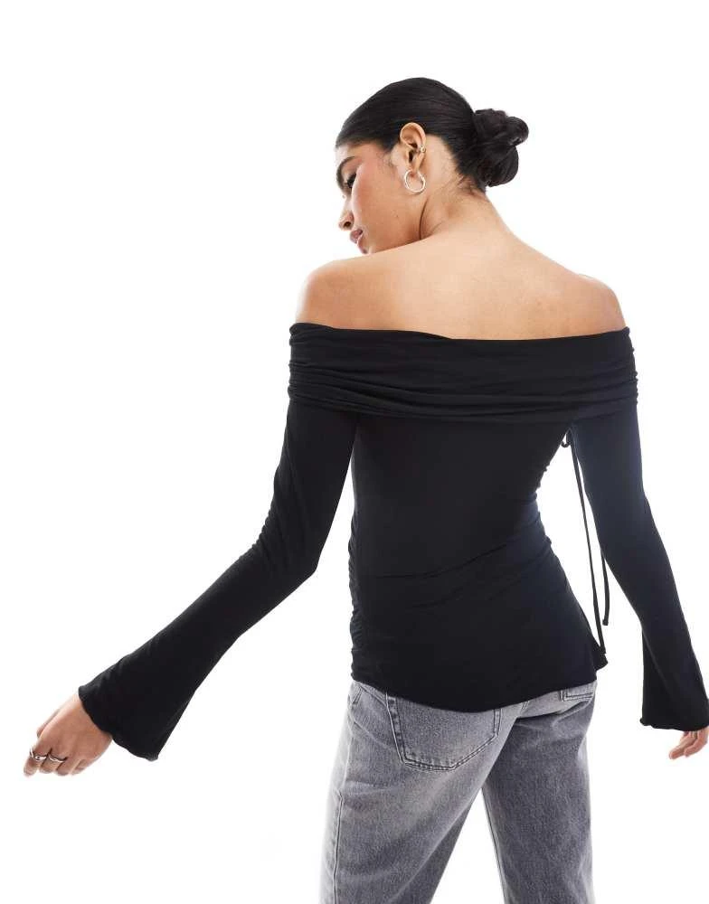 Stradivarius Stradivarius off shoulder asymmetric top in black 4