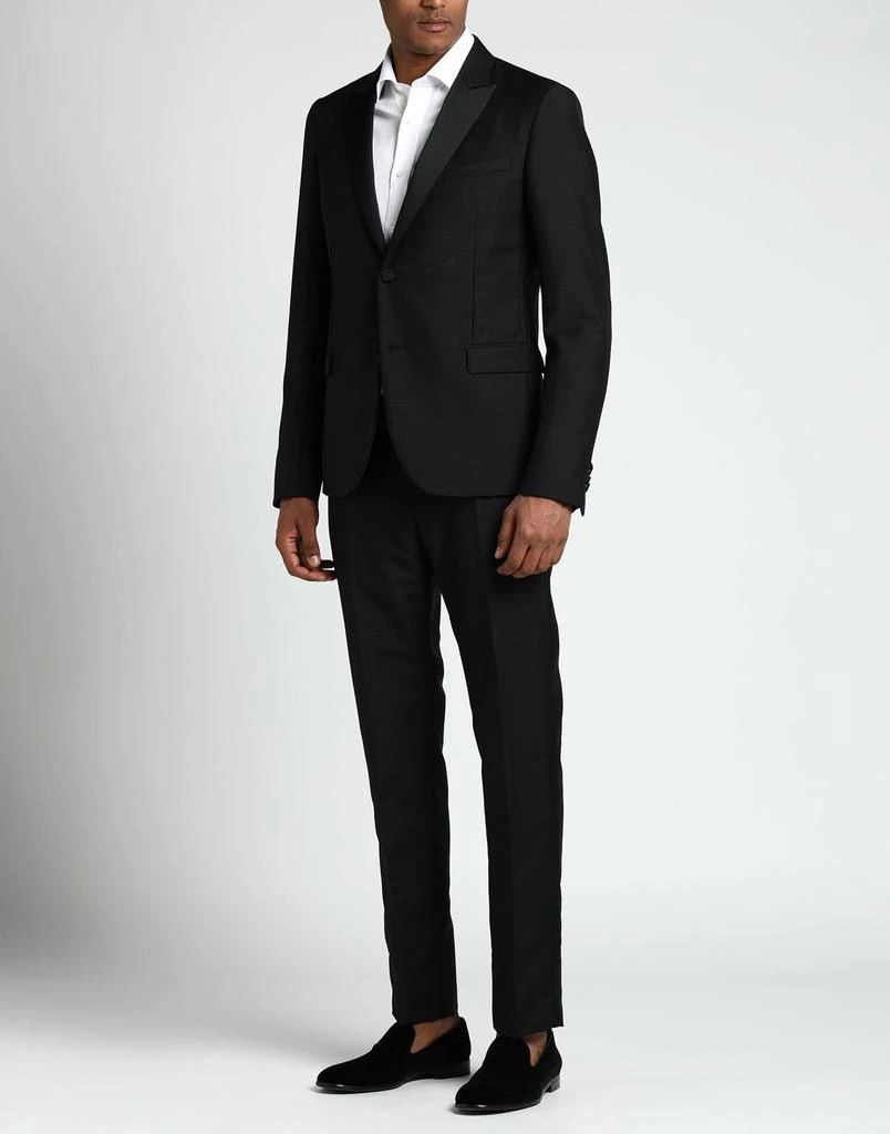 Valentino Suits 2