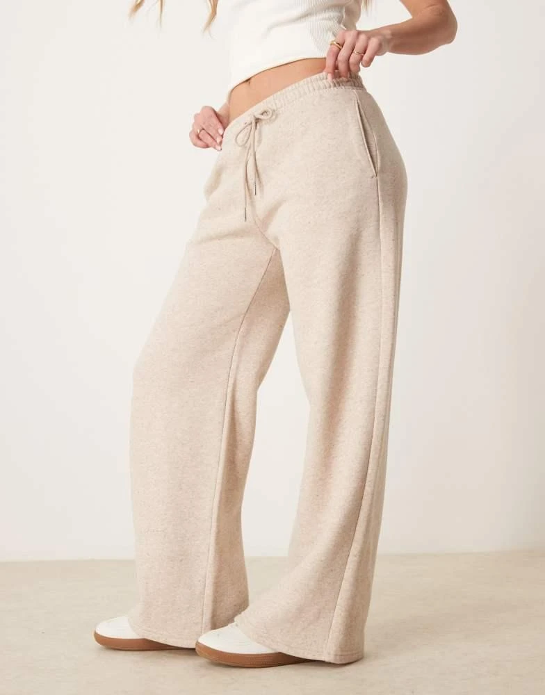 Abercrombie & Fitch Abercrombie & Fitch jogger in beige 2