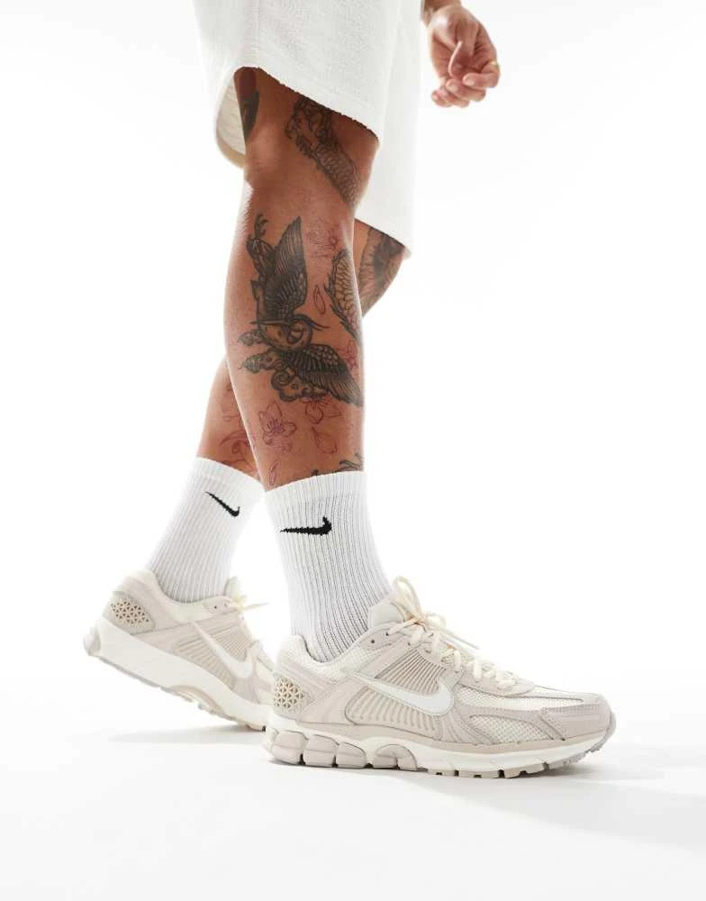 NIKE Nike Zoom Vomero 5 unisex trainers in cream 1