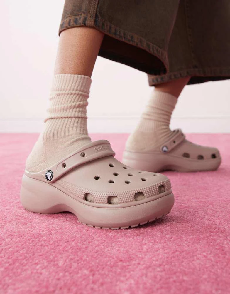 Crocs Crocs Classic platform clog in taupe 1