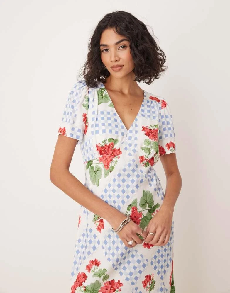 Nobody's Child Nobody's Child Flora midi tea dress in geranium floral 2