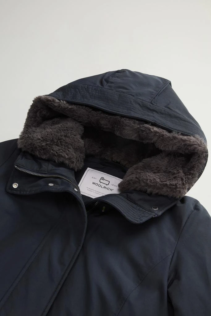 Woolrich Boulder Parka in Ramar Cloth with Hood and Detachable Faux Fur Trim - Women - Black 6