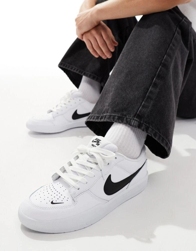 NIKE Nike SB Force 58 trainers in white and black 1