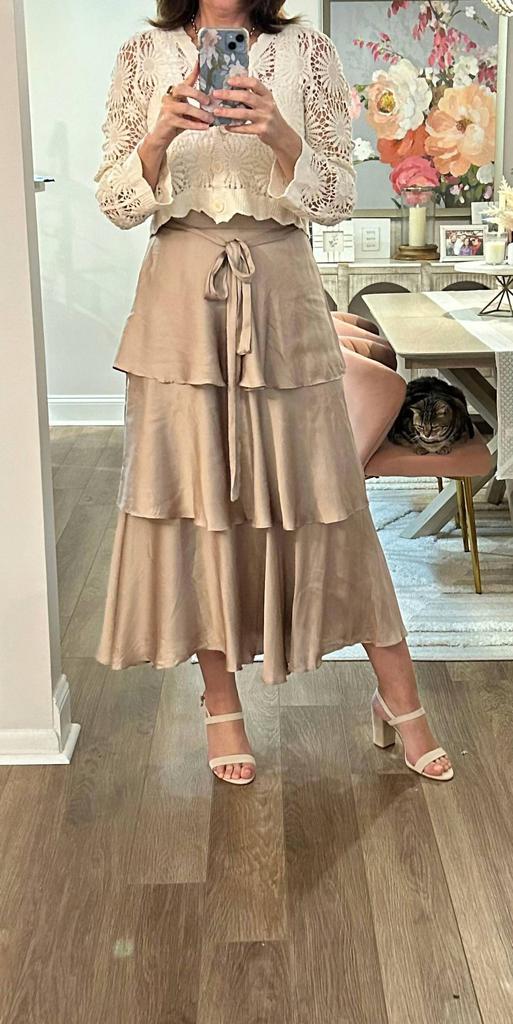En Creme En Creme - Belted Satin Tiered Midi Skirt