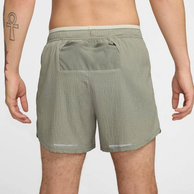 NIKE Men's Nike Stride Running Division Dri-FIT Seersucker 5" Brief-Lined Shorts 3
