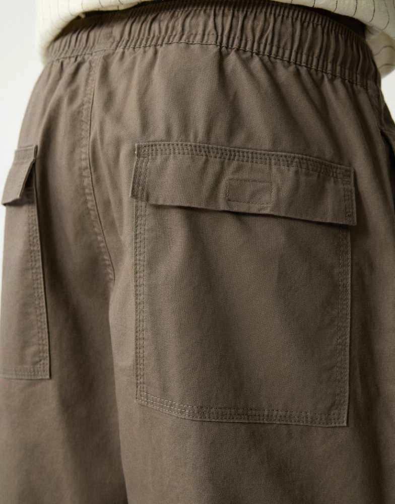 Pull&Bear Pull&Bear textured weave jogger trousers in khaki 3