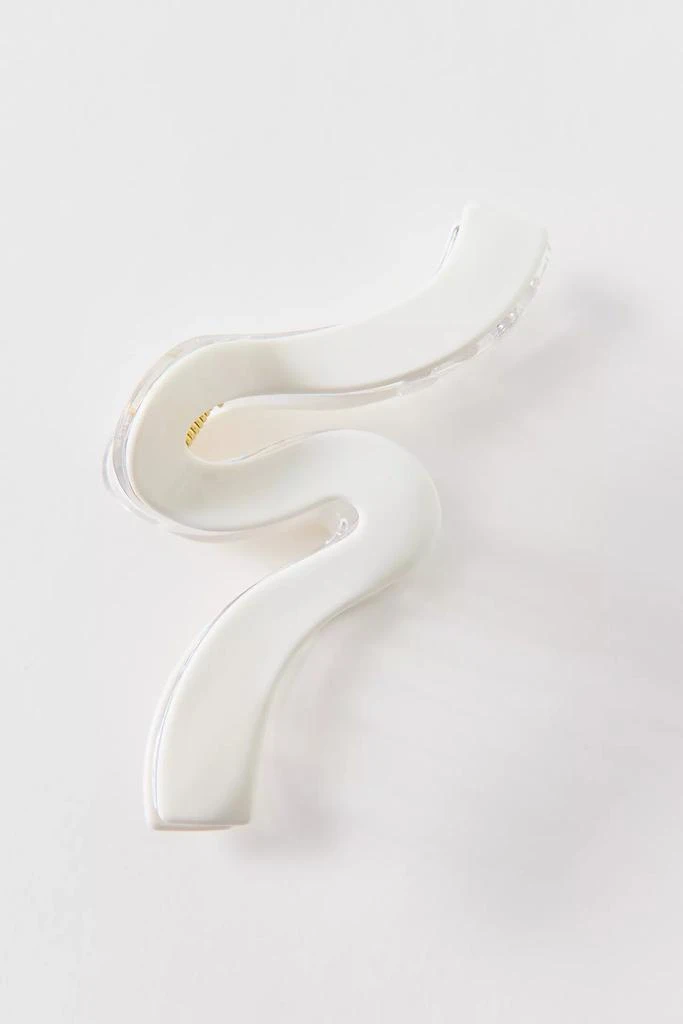 Urban Outfitters Marlowe Wave Resin Claw Clip 3