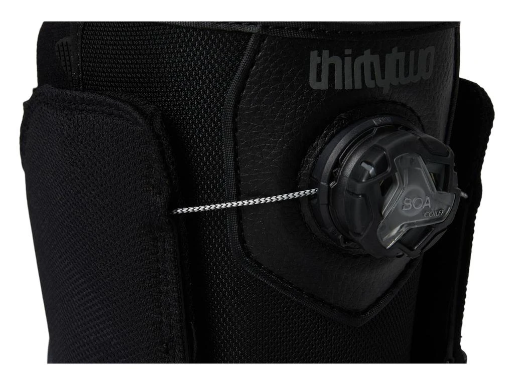 Thirty Two Lashed Double Boa 
24 6