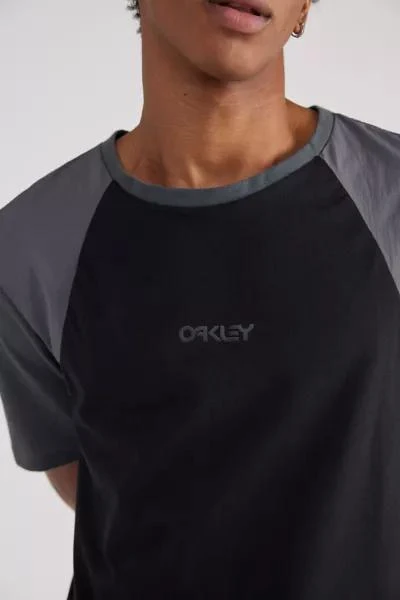 Oakley Oakley Kangaroo Pocket Tech Tee 4