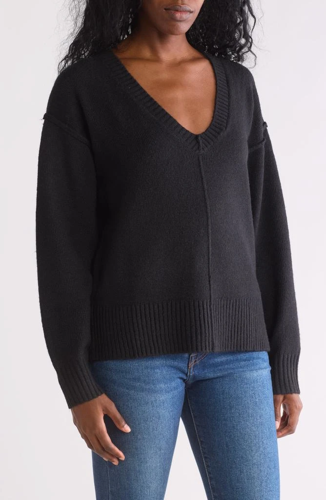Melrose and Market Seamed V-Neck Pullover Sweater 1
