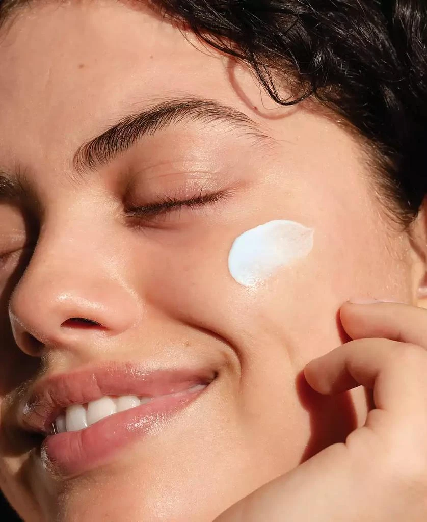 Coola Refreshing Water Plumping Gel Serum SPF 30 3