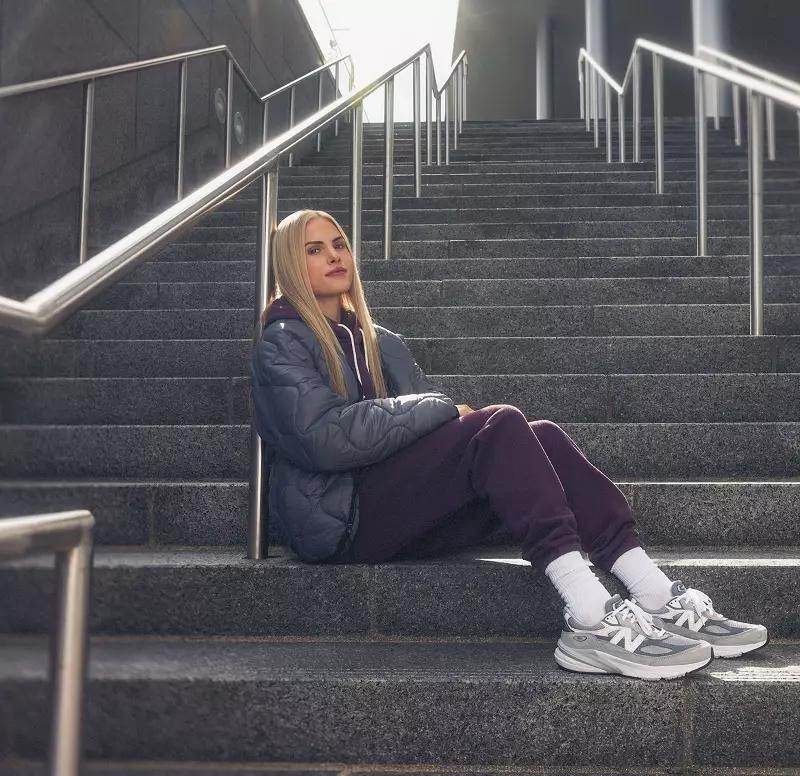 New Balance New Balance Women
s 990v6 Shoes