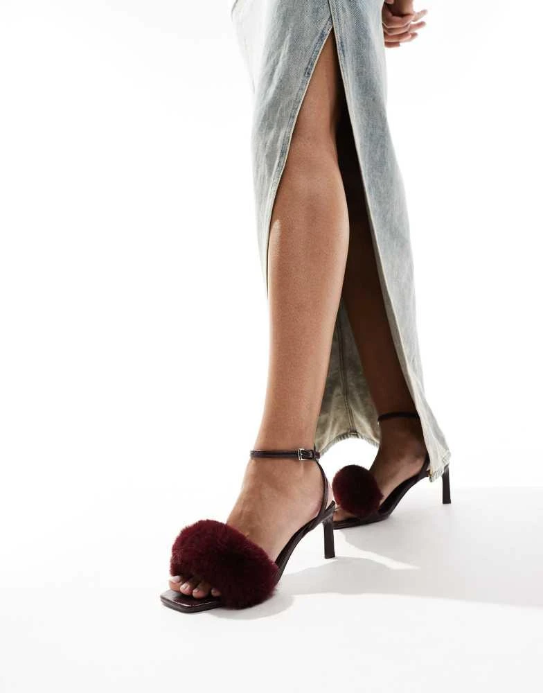 Bershka Bershka faux fur heeled sandals in burgundy 1