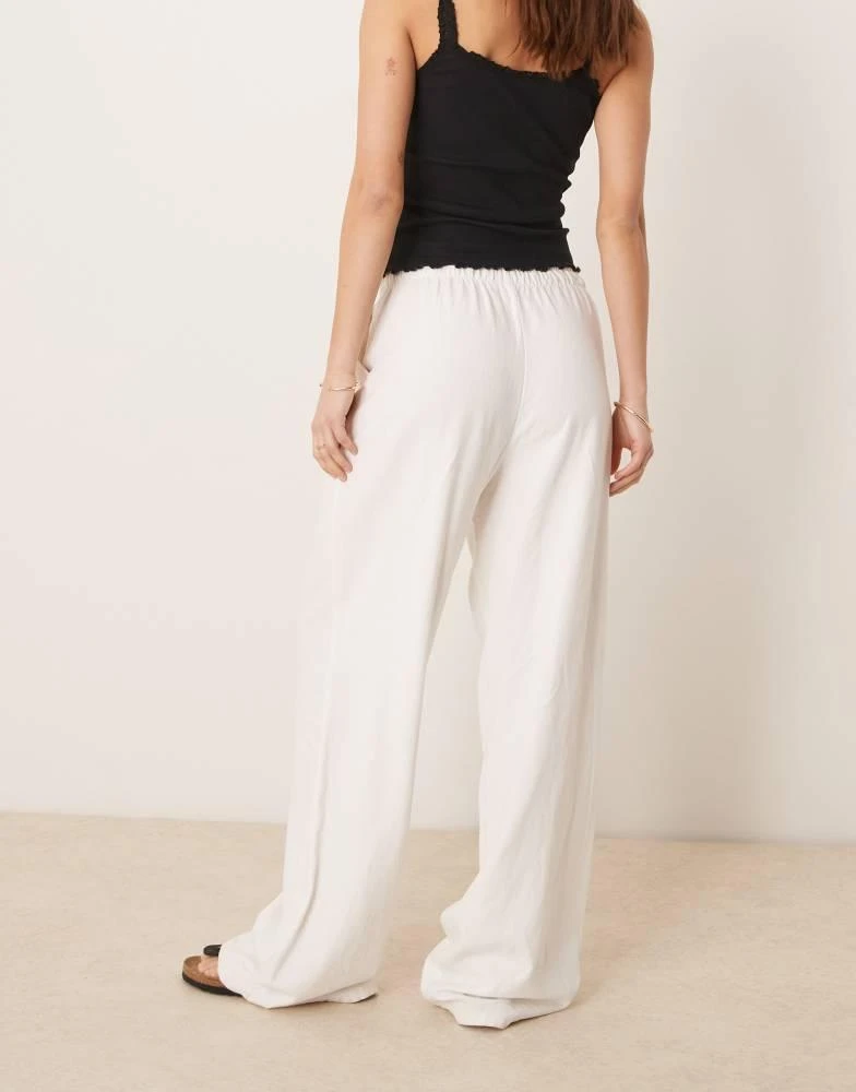 Stradivarius Stradivarius linen look pull on trouser in white 3