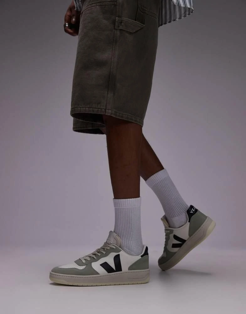 Veja VEJA V-10 trainer in pure black clay 3
