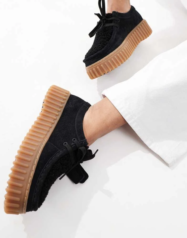 Clarks Clarks Torhill Bee in black with brown sole 3