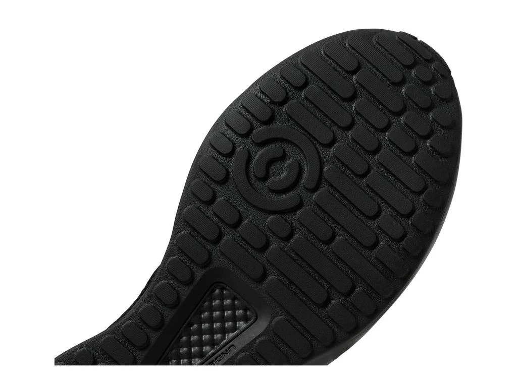 Under Armour Charged Edge 6