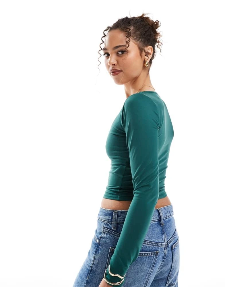 HOLLISTER Hollister scoop neck long sleeve  crop top in green 2