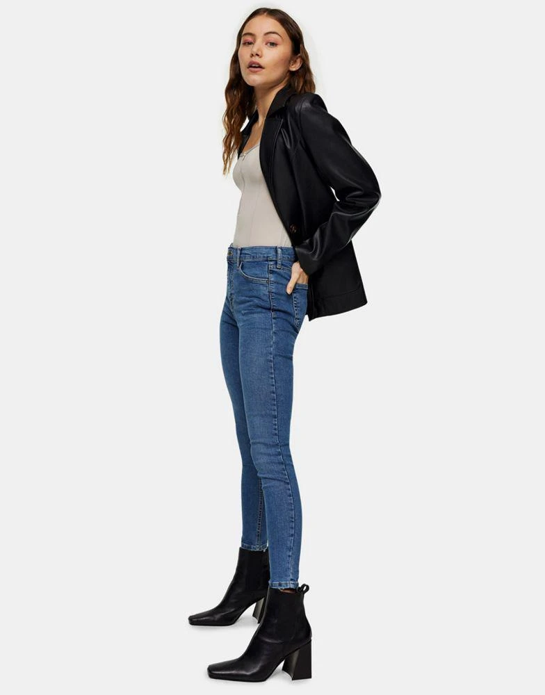 Topshop Topshop Jamie jeans with abraided hem detailing in mid blue  4