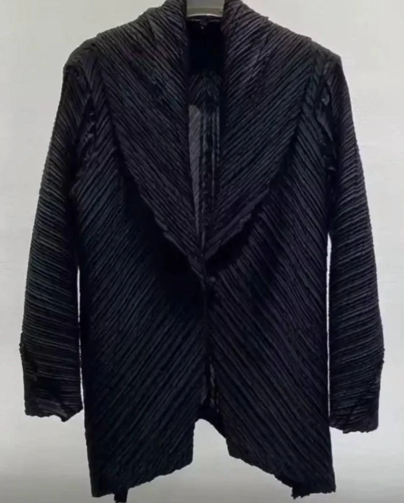 MADONNA 
Co. Madonna 
Co. - Women
s Sculptured Pleated Blazer