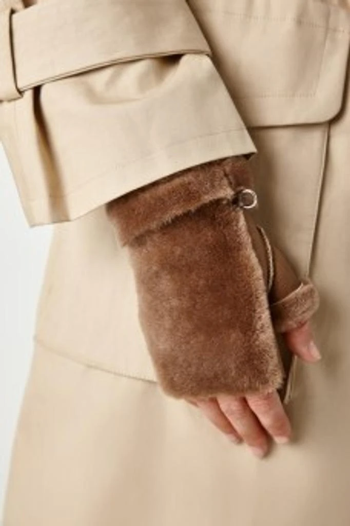 Gushlow & Cole Mini shearling mittens 3