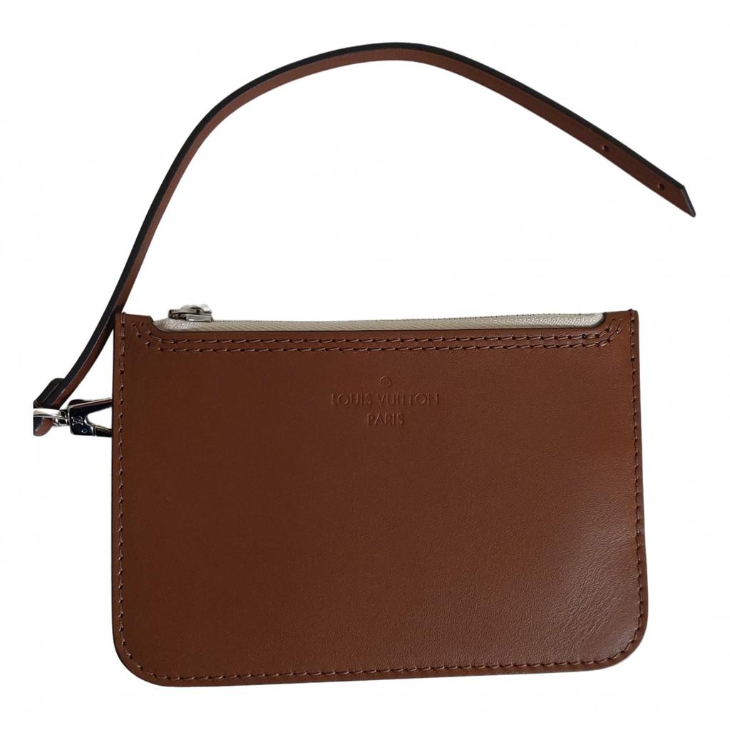 Louis Vuitton Louis Vuitton Leather purse
