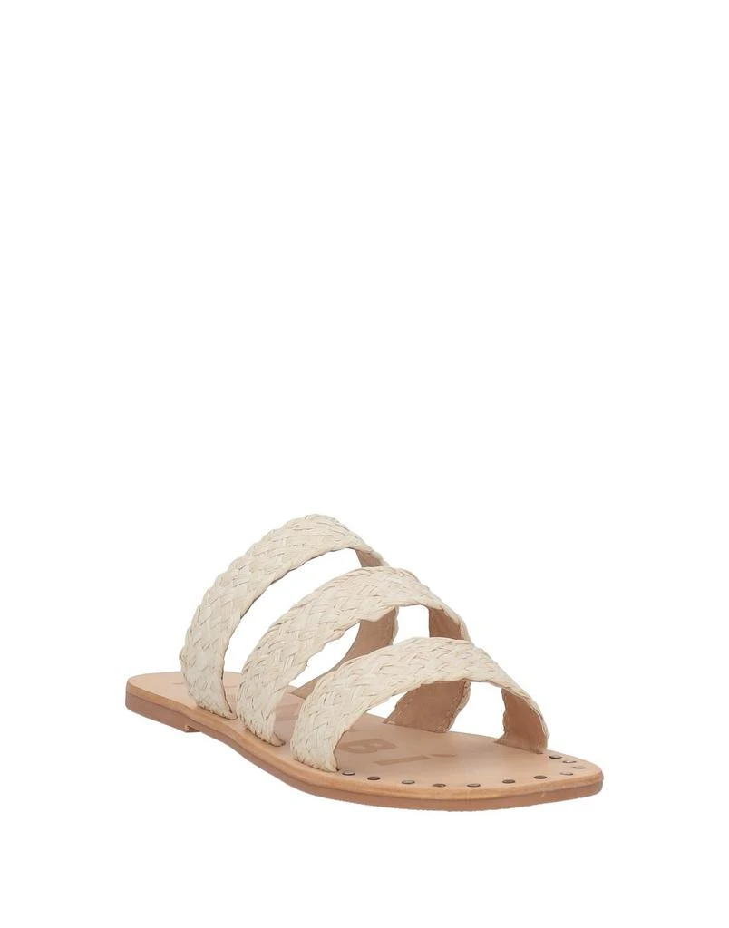 MANEBÍ Sandals 2