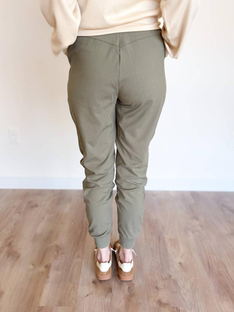 Thread 
Supply Thread 
Supply - Alena Travel Joggers