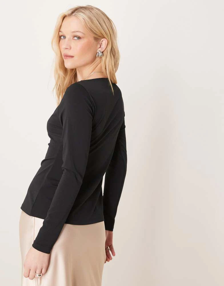 Abercrombie & Fitch Abercrombie & Fitch slash neck asymmetric top in black 4