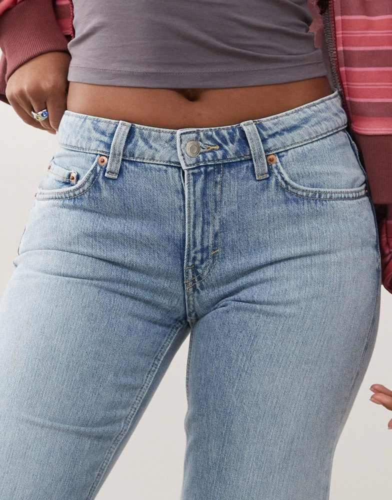 Weekday Weekday Arrow low waist straight leg jeans in blue wash 5