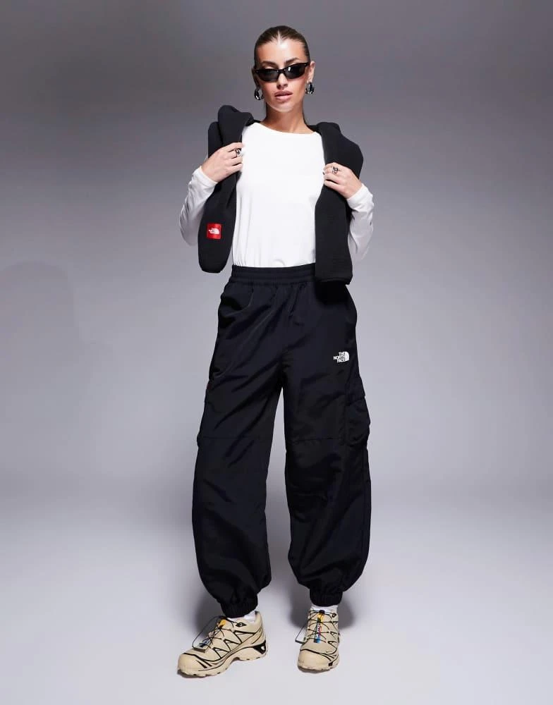 The North Face The North Face Seven Summits Himalayan cargo track pants in black 1