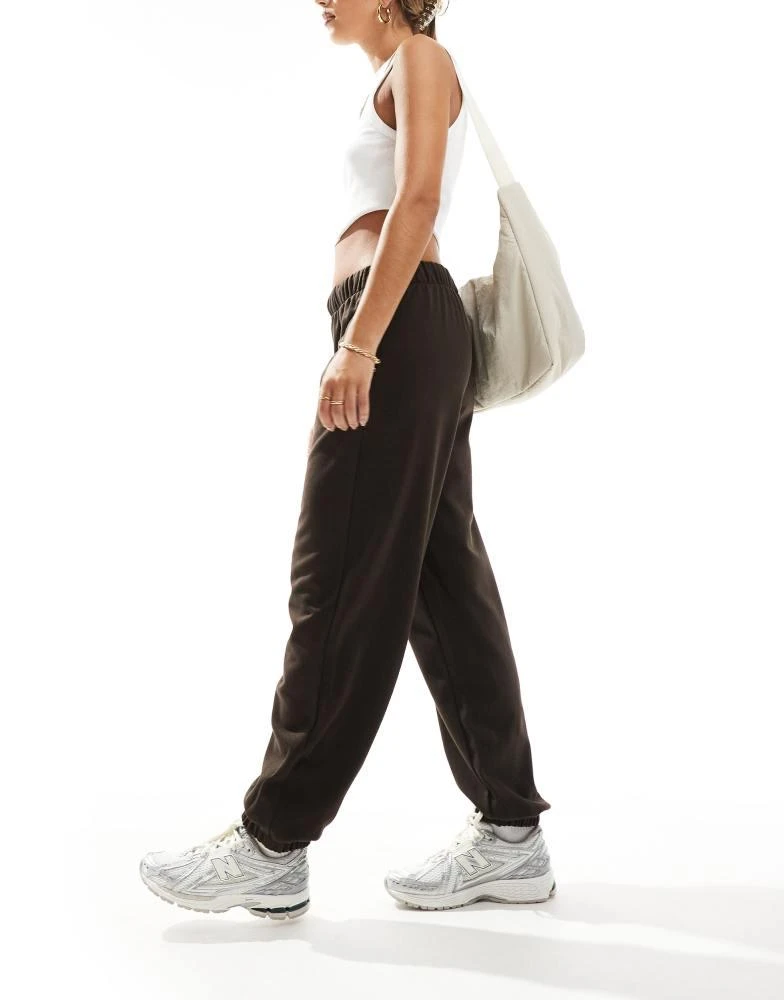 Bershka Bershka cuffed joggers in chocolate 5