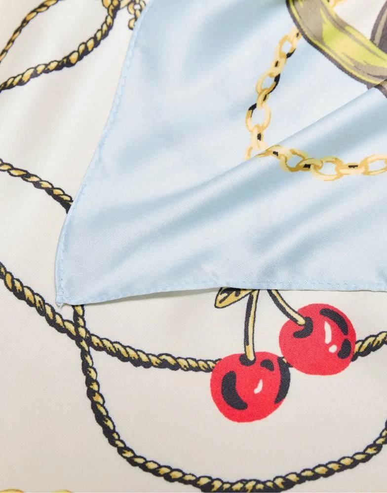 Stradivarius Stradivarius Pom-pom scarf in ecru 4