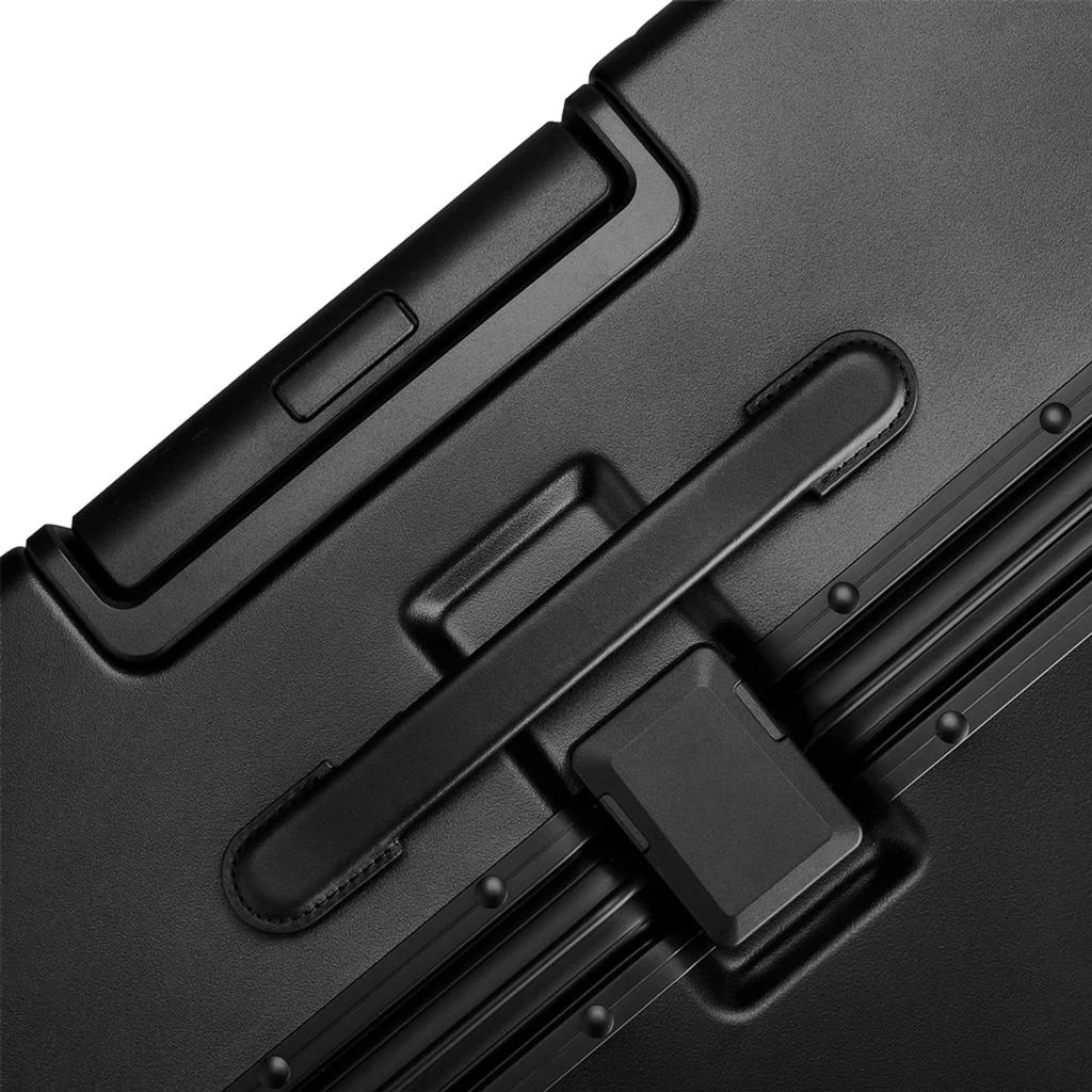 CARL FRIEDRIK Cf00109 the large check-in 5