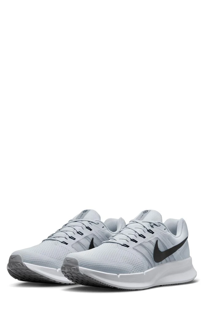 NIKE Run Swift 3 Running Shoe 1